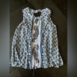 Xhilaration Blue & White Floral Sleeveless Camisole with Red Accents